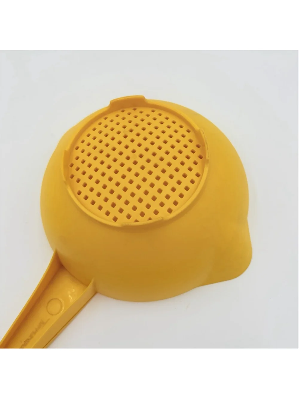 Tupperware Yellow 1 Quart Small Colander Strainer Double Pour Spout #1200